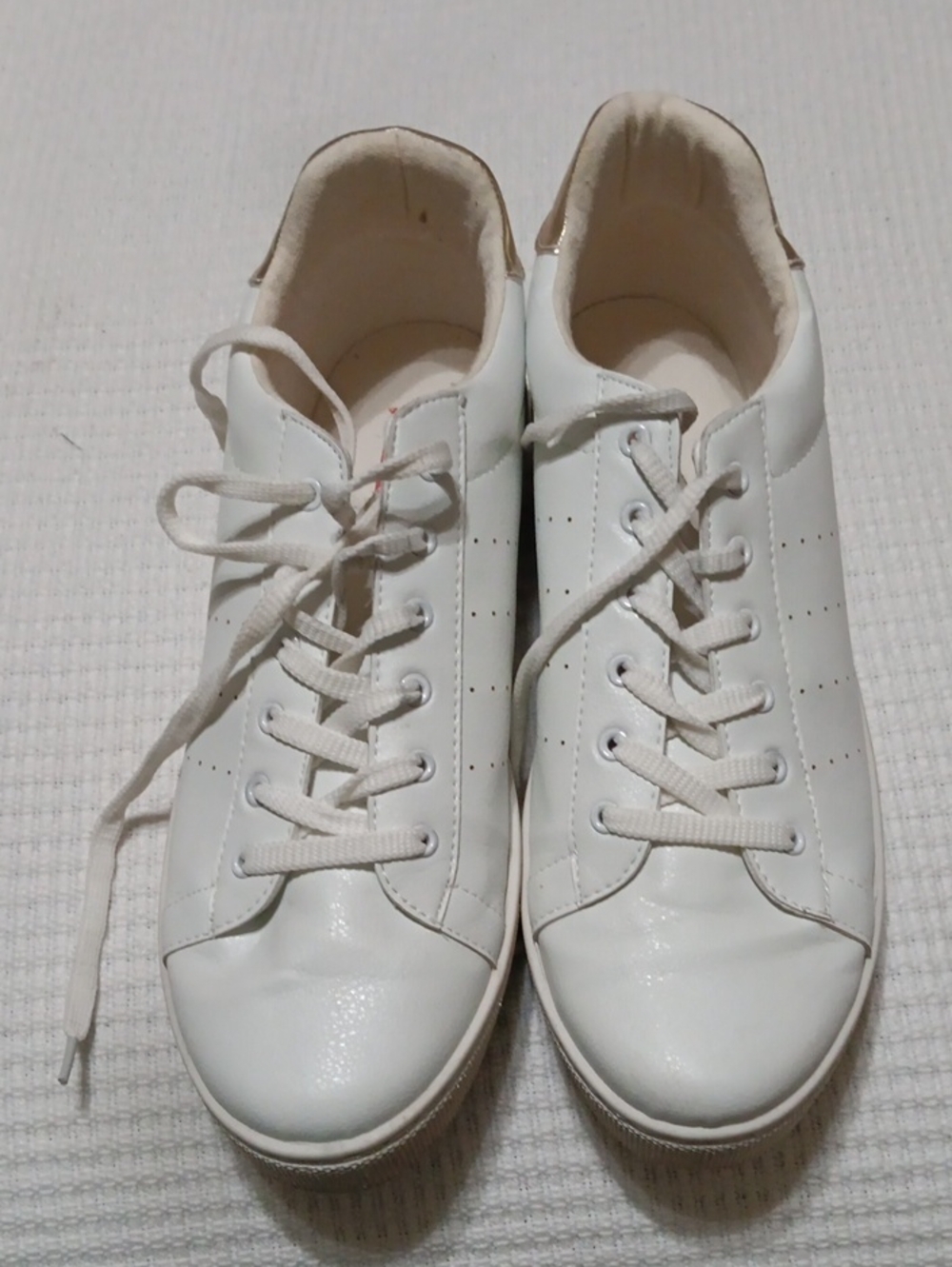 UNIONBAY White Low-Top Lace-Up Sneakers